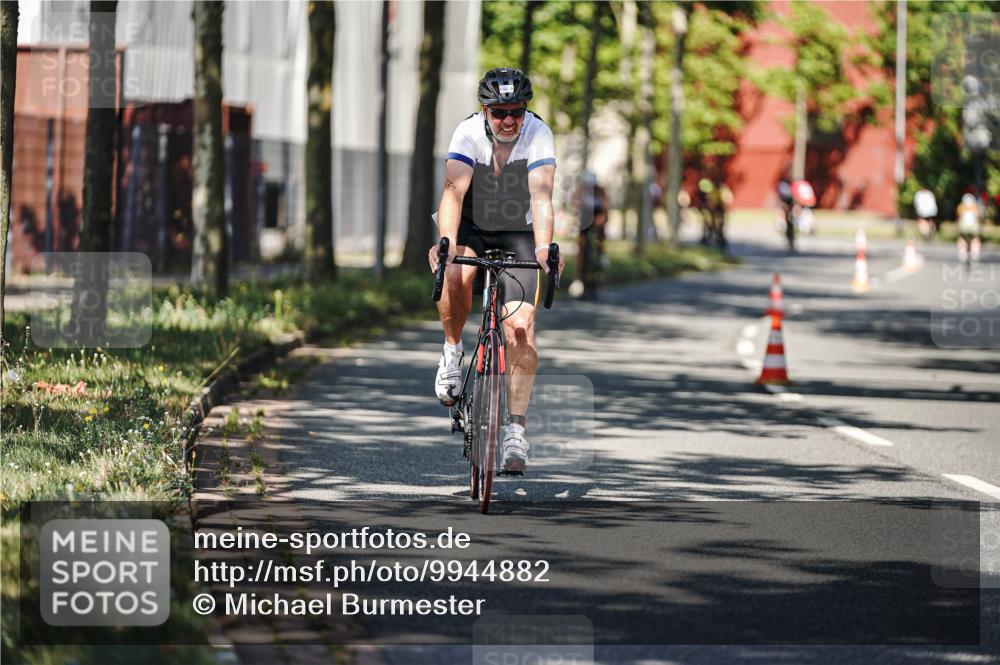 09.08.2026 - GEWOBA Citytriathlon Bremen Michael Burmester http://msf.ph/oto/9944882 09.08.2026 10:36:11 Radfahren 23, 153, 187, 390, 444, 460, 466, 480, 530 meine-sportfotos.de