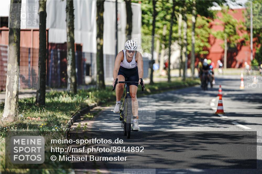 09.08.2026 - GEWOBA Citytriathlon Bremen Michael Burmester http://msf.ph/oto/9944892 09.08.2026 10:36:17 Radfahren 23, 139, 179, 233, 390, 460, 480, 530 meine-sportfotos.de