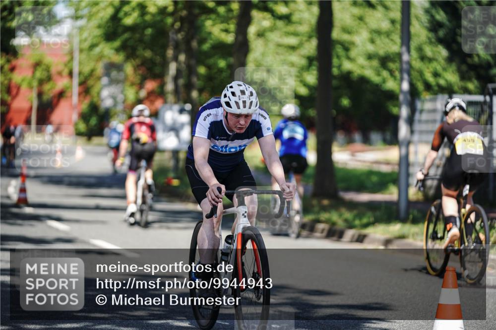 09.08.2026 - GEWOBA Citytriathlon Bremen Michael Burmester http://msf.ph/oto/9944943 09.08.2026 10:36:35 Radfahren 19, 21, 41, 135, 139, 163, 179, 191, 211, 223, 225, 233, 281, 426 meine-sportfotos.de