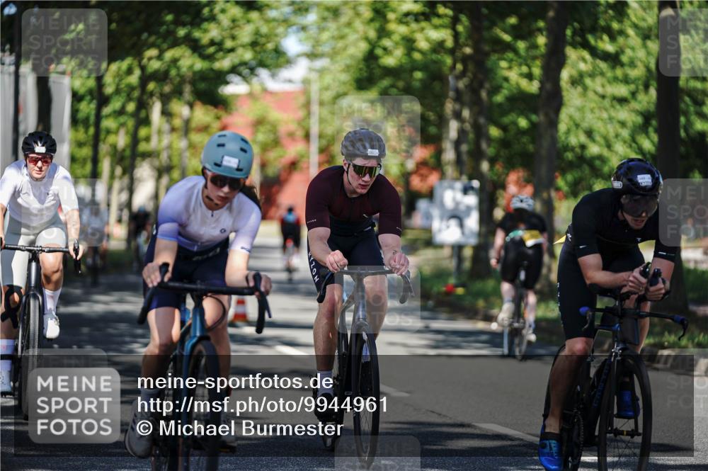 09.08.2026 - GEWOBA Citytriathlon Bremen Michael Burmester http://msf.ph/oto/9944961 09.08.2026 10:36:40 Radfahren 19, 41, 67, 93, 135, 157, 163, 191, 211, 223, 225, 281, 349, 426, 491 meine-sportfotos.de