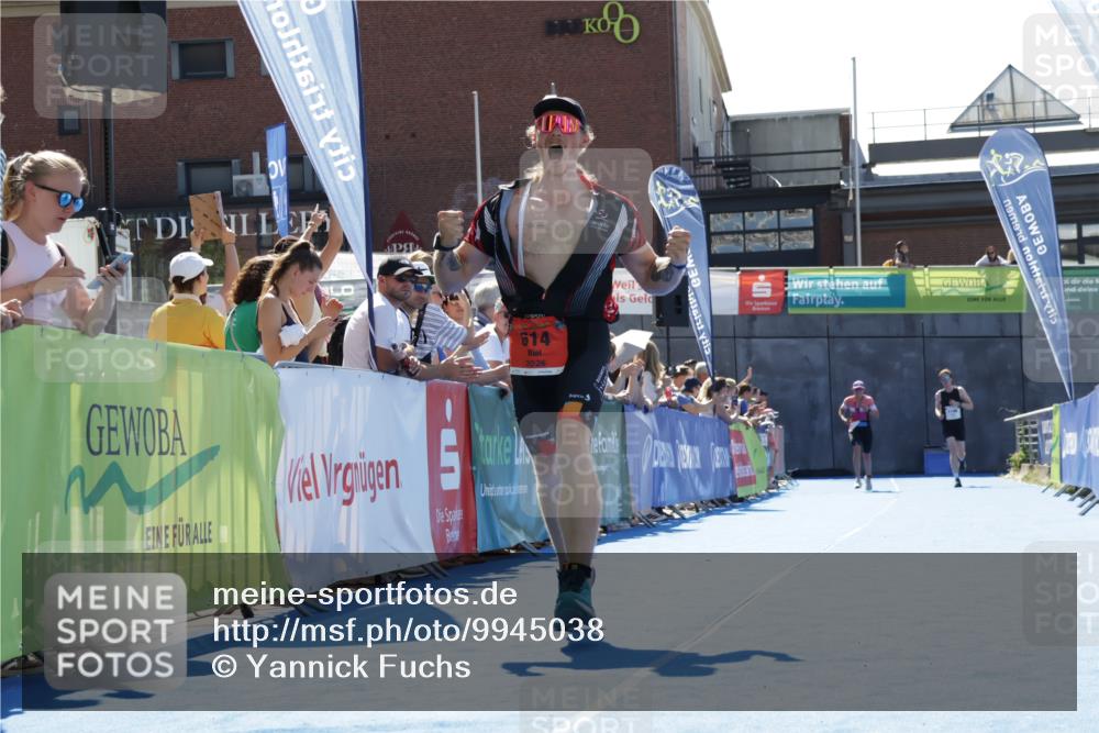 09.08.2026 - GEWOBA Citytriathlon Bremen Yannick Fuchs http://msf.ph/oto/9945038 09.08.2026 14:21:26 Ziel 614 meine-sportfotos.de