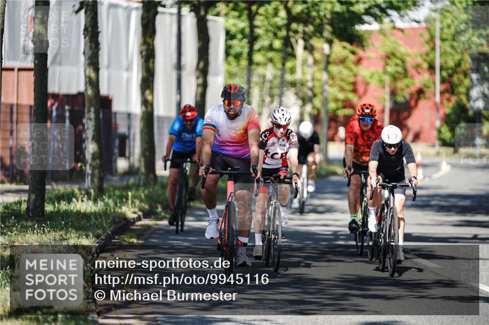 09.08.2026 - GEWOBA Citytriathlon Bremen Michael Burmester http://msf.ph/oto/9945116 09.08.2026 10:38:03 Radfahren 35, 45, 75, 149, 229, 237, 310, 488 meine-sportfotos.de
