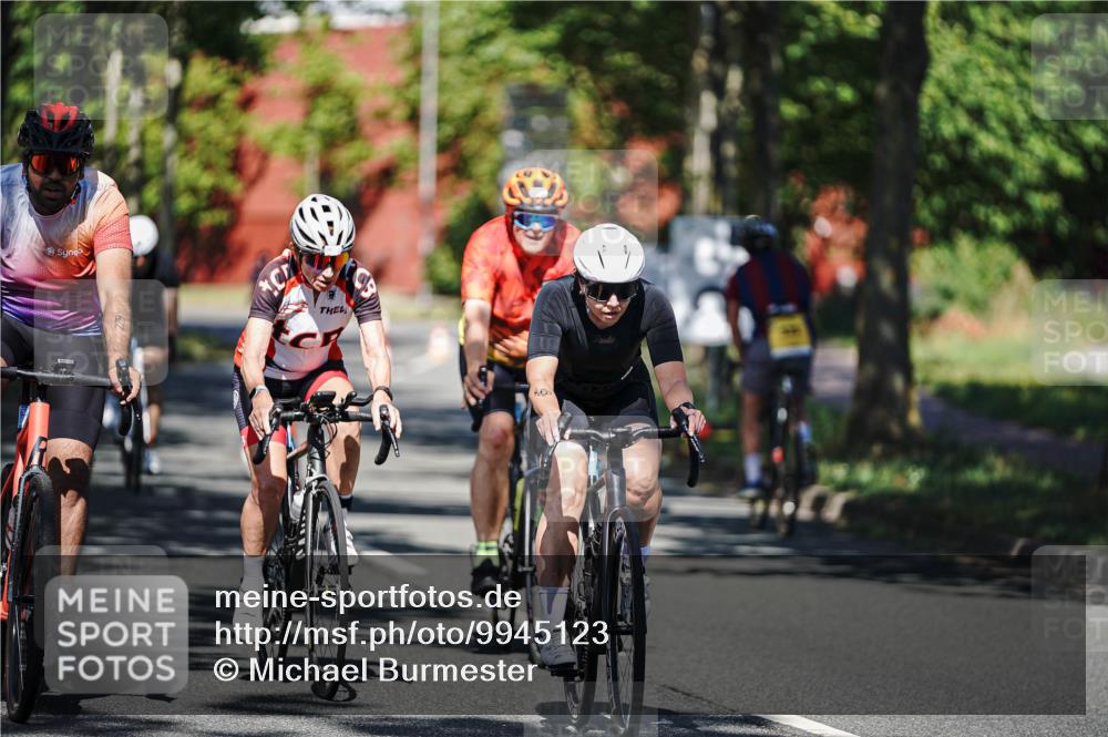 09.08.2026 - GEWOBA Citytriathlon Bremen Michael Burmester http://msf.ph/oto/9945123 09.08.2026 10:38:04 Radfahren 35, 45, 75, 117, 149, 229, 237, 310, 488 meine-sportfotos.de
