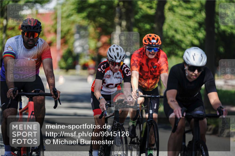 09.08.2026 - GEWOBA Citytriathlon Bremen Michael Burmester http://msf.ph/oto/9945126 09.08.2026 10:38:05 Radfahren 35, 75, 117, 149, 229, 310, 488 meine-sportfotos.de