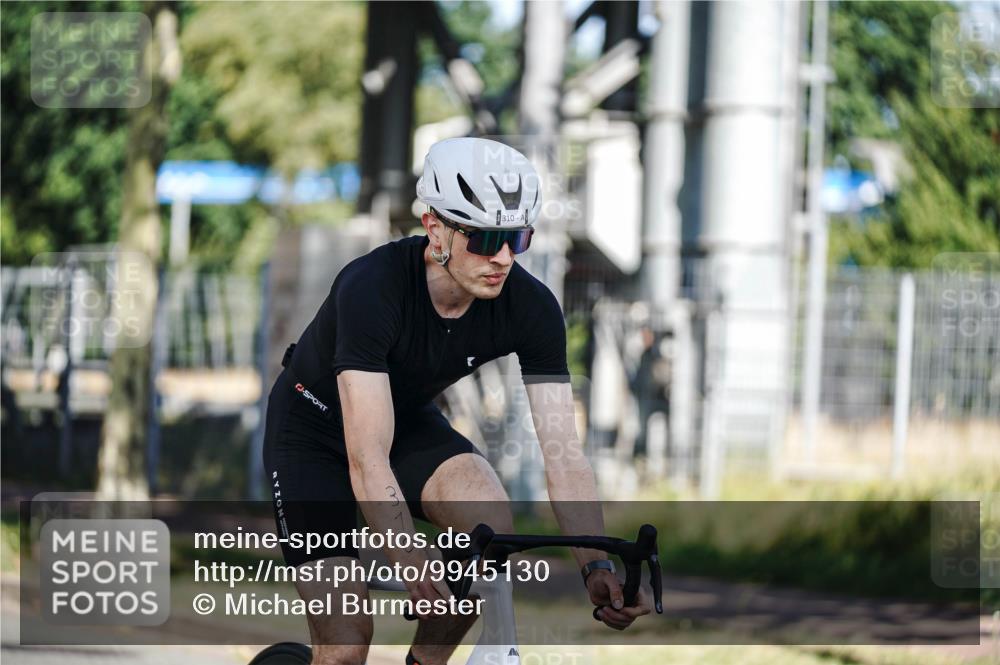 09.08.2026 - GEWOBA Citytriathlon Bremen Michael Burmester http://msf.ph/oto/9945130 09.08.2026 10:38:07 Radfahren 35, 75, 117, 149, 229, 310, 488 meine-sportfotos.de