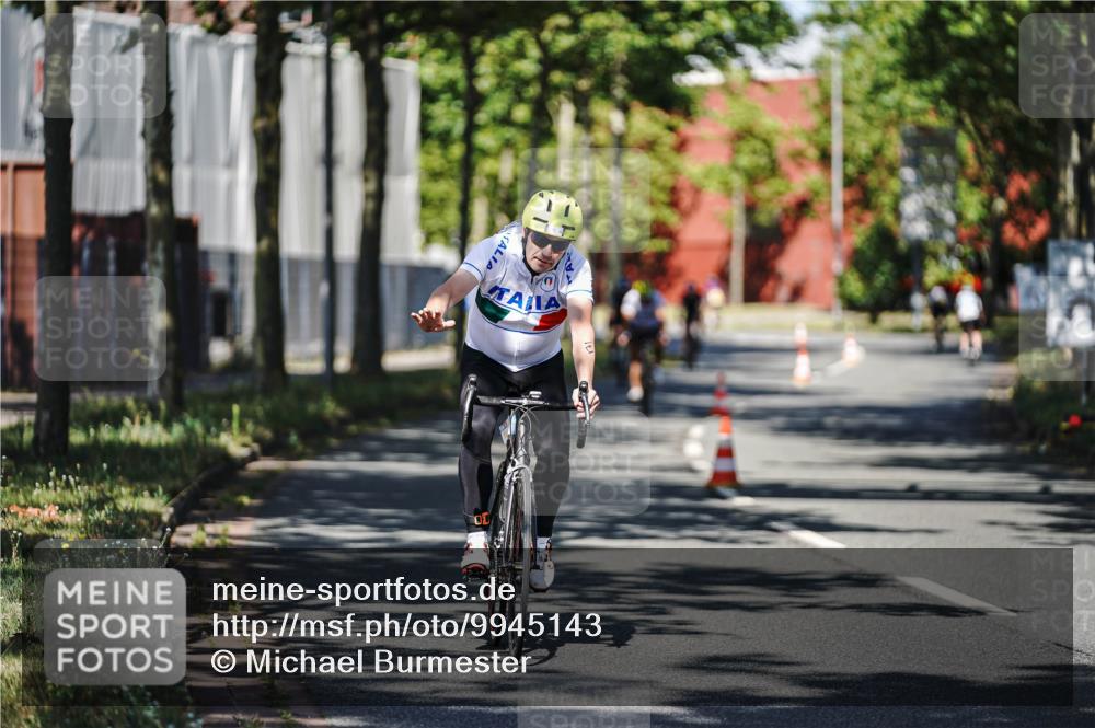 09.08.2026 - GEWOBA Citytriathlon Bremen Michael Burmester http://msf.ph/oto/9945143 09.08.2026 10:38:20 Radfahren 49, 117, 127, 171, 183, 310, 409 meine-sportfotos.de