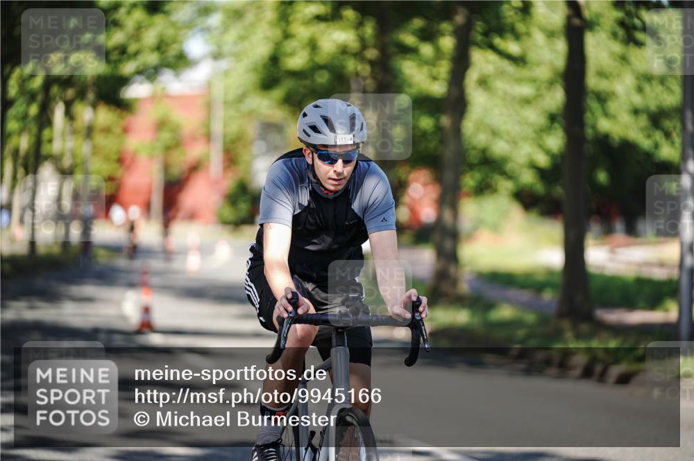 09.08.2026 - GEWOBA Citytriathlon Bremen Michael Burmester http://msf.ph/oto/9945166 09.08.2026 10:38:27 Radfahren 49, 127, 171, 183, 409, 424, 425, 435 meine-sportfotos.de