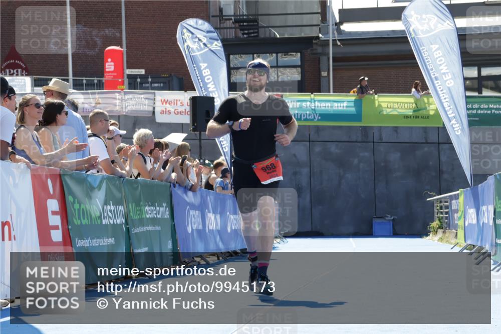 09.08.2026 - GEWOBA Citytriathlon Bremen Yannick Fuchs http://msf.ph/oto/9945173 09.08.2026 14:22:09 Ziel 568 meine-sportfotos.de