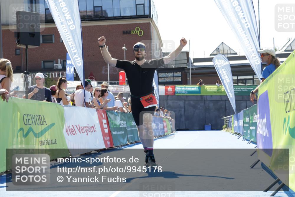 09.08.2026 - GEWOBA Citytriathlon Bremen Yannick Fuchs http://msf.ph/oto/9945178 09.08.2026 14:22:10 Ziel 568 meine-sportfotos.de