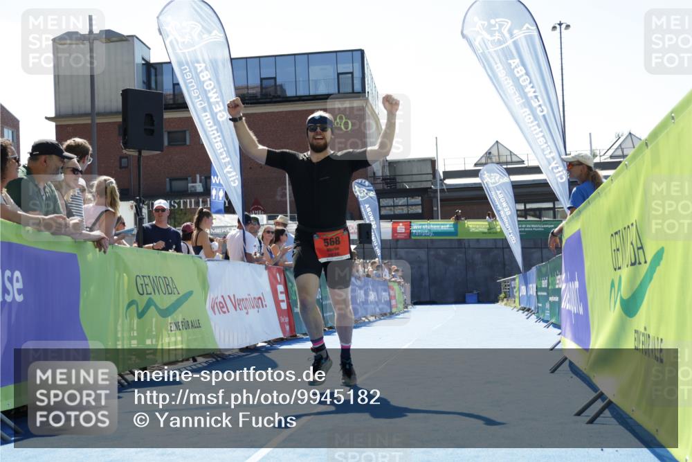 09.08.2026 - GEWOBA Citytriathlon Bremen Yannick Fuchs http://msf.ph/oto/9945182 09.08.2026 14:22:11 Ziel 568 meine-sportfotos.de
