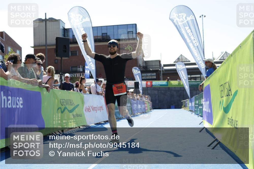 09.08.2026 - GEWOBA Citytriathlon Bremen Yannick Fuchs http://msf.ph/oto/9945184 09.08.2026 14:22:11 Ziel 568 meine-sportfotos.de