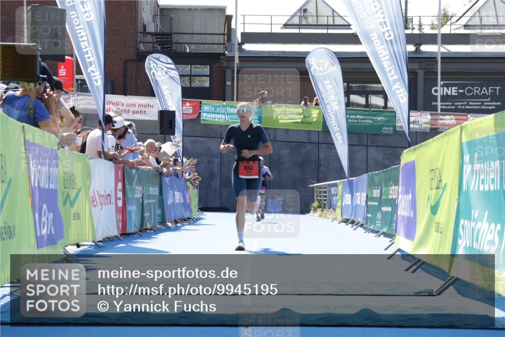 09.08.2026 - GEWOBA Citytriathlon Bremen Yannick Fuchs http://msf.ph/oto/9945195 09.08.2026 14:22:29 Ziel 882 meine-sportfotos.de