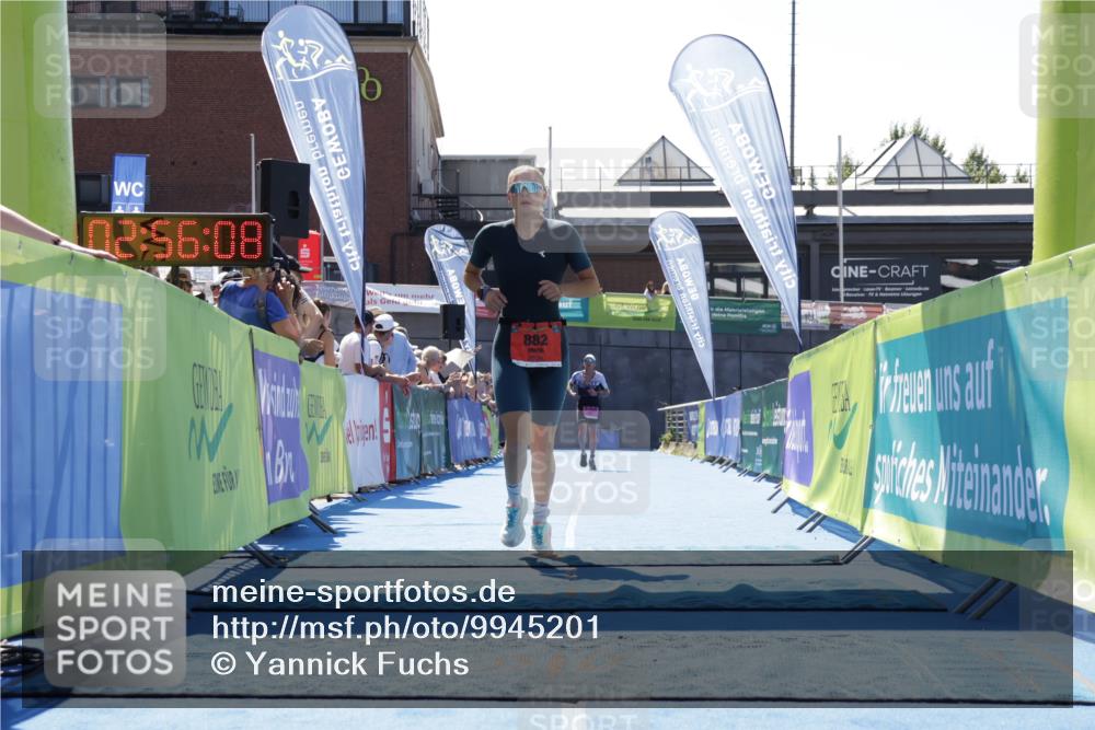 09.08.2026 - GEWOBA Citytriathlon Bremen Yannick Fuchs http://msf.ph/oto/9945201 09.08.2026 14:22:31 Ziel 882 meine-sportfotos.de