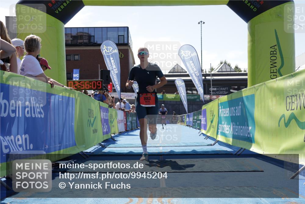 09.08.2026 - GEWOBA Citytriathlon Bremen Yannick Fuchs http://msf.ph/oto/9945204 09.08.2026 14:22:32 Ziel 882 meine-sportfotos.de