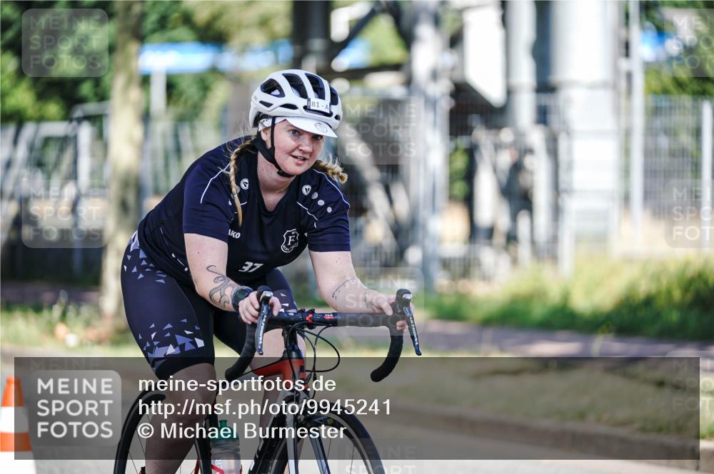 09.08.2026 - GEWOBA Citytriathlon Bremen Michael Burmester http://msf.ph/oto/9945241 09.08.2026 10:39:14 Radfahren 81, 420, 429 meine-sportfotos.de