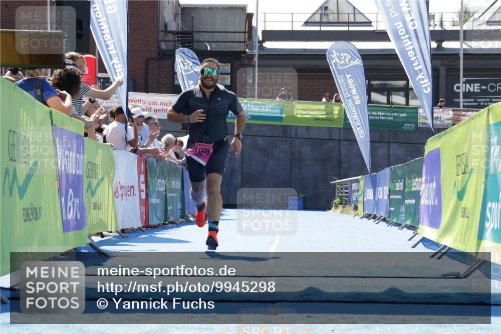 09.08.2026 - GEWOBA Citytriathlon Bremen Yannick Fuchs http://msf.ph/oto/9945298 09.08.2026 14:23:05 Ziel 1003, 1003 meine-sportfotos.de