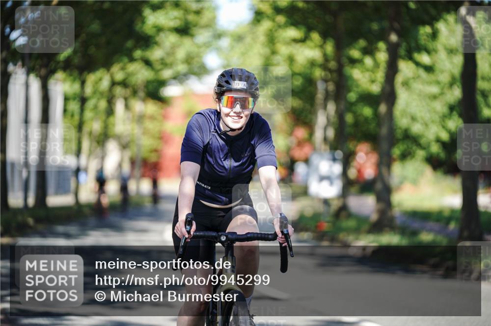 09.08.2026 - GEWOBA Citytriathlon Bremen Michael Burmester http://msf.ph/oto/9945299 09.08.2026 10:39:53 Radfahren 11, 69, 71, 197, 469 meine-sportfotos.de