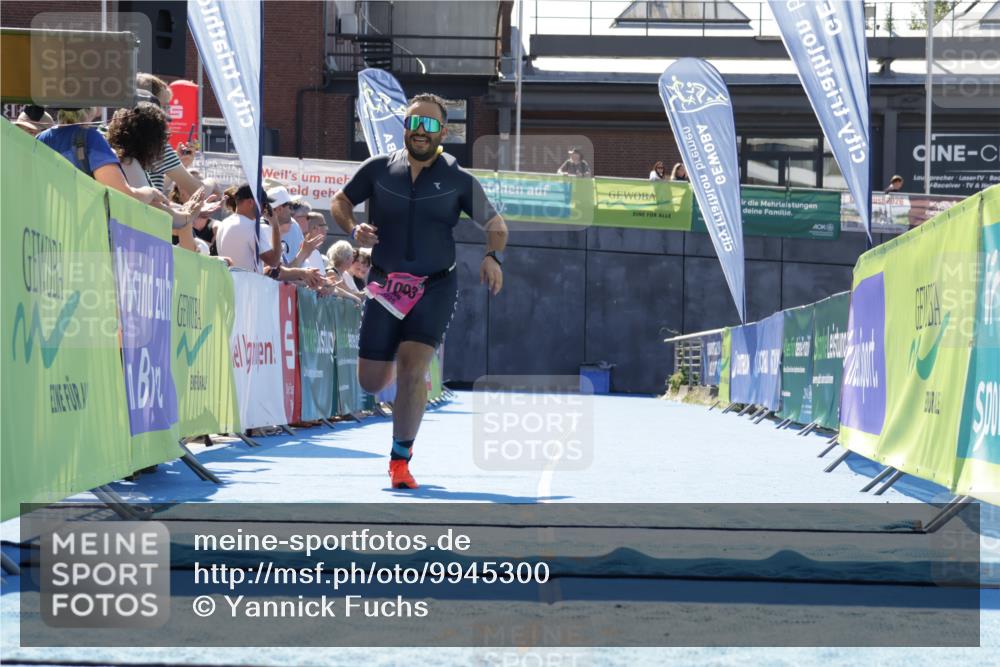 09.08.2026 - GEWOBA Citytriathlon Bremen Yannick Fuchs http://msf.ph/oto/9945300 09.08.2026 14:23:05 Ziel 1003, 1003 meine-sportfotos.de