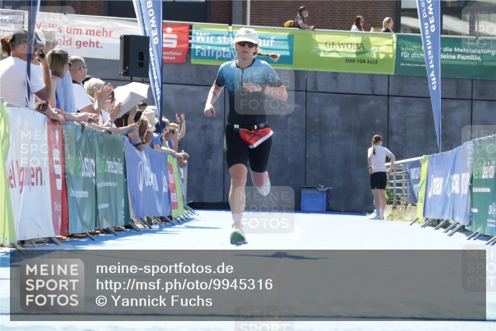 09.08.2026 - GEWOBA Citytriathlon Bremen Yannick Fuchs http://msf.ph/oto/9945316 09.08.2026 14:23:31 Ziel 944 meine-sportfotos.de