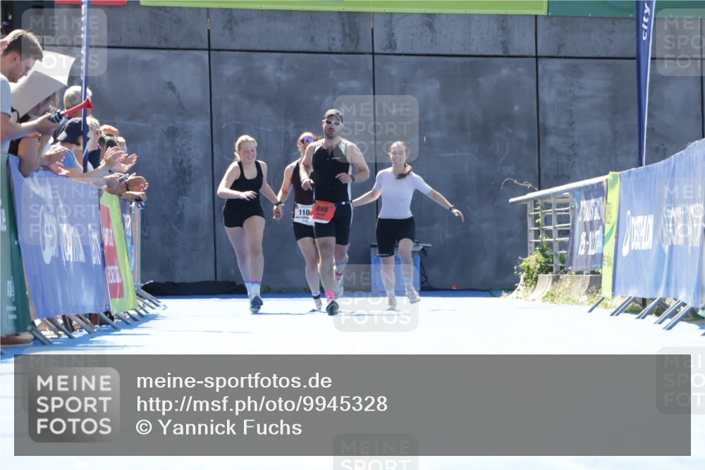 09.08.2026 - GEWOBA Citytriathlon Bremen Yannick Fuchs http://msf.ph/oto/9945328 09.08.2026 14:23:41 Ziel  meine-sportfotos.de