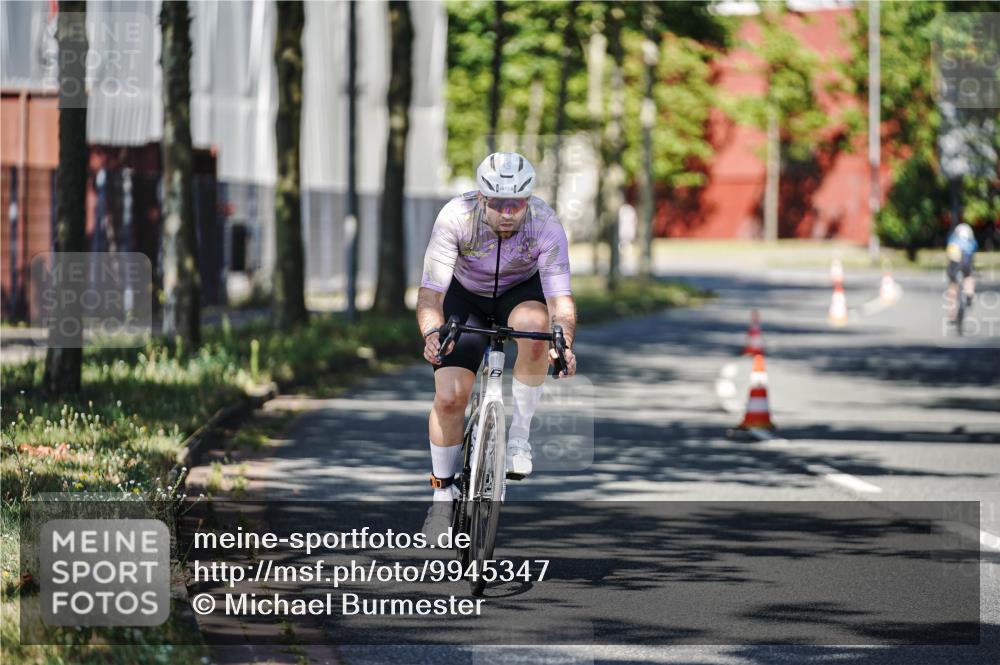 09.08.2026 - GEWOBA Citytriathlon Bremen Michael Burmester http://msf.ph/oto/9945347 09.08.2026 10:40:26 Radfahren 147, 159 meine-sportfotos.de