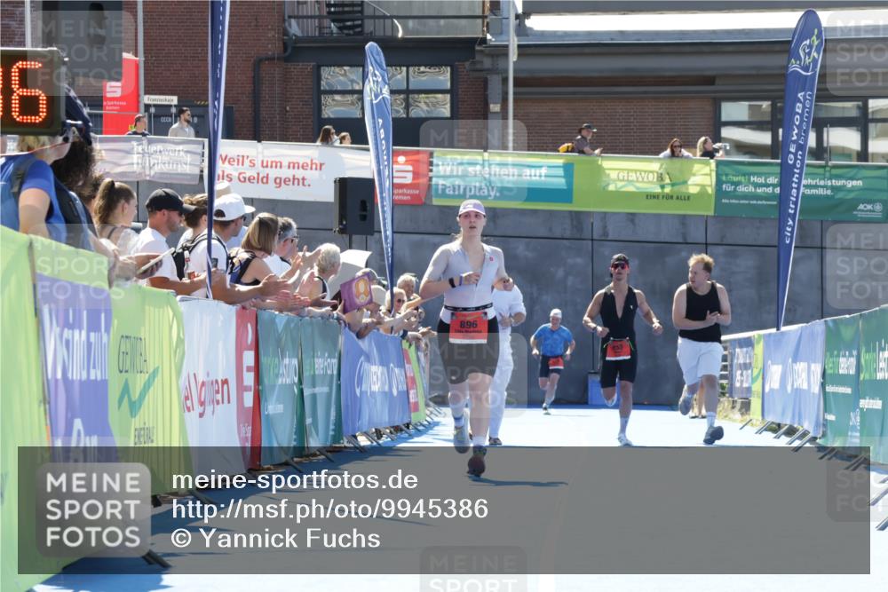 09.08.2026 - GEWOBA Citytriathlon Bremen Yannick Fuchs http://msf.ph/oto/9945386 09.08.2026 14:24:09 Ziel 652, 896 meine-sportfotos.de