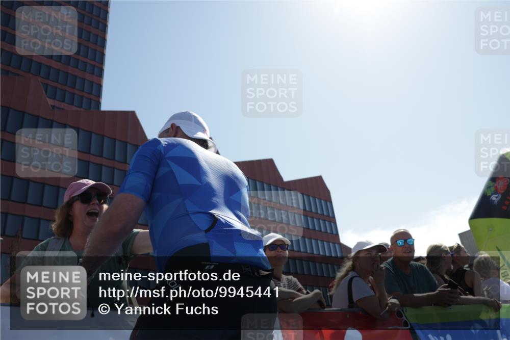 09.08.2026 - GEWOBA Citytriathlon Bremen Yannick Fuchs http://msf.ph/oto/9945441 09.08.2026 14:24:23 Ziel 590, 814, 1015, 1015 meine-sportfotos.de