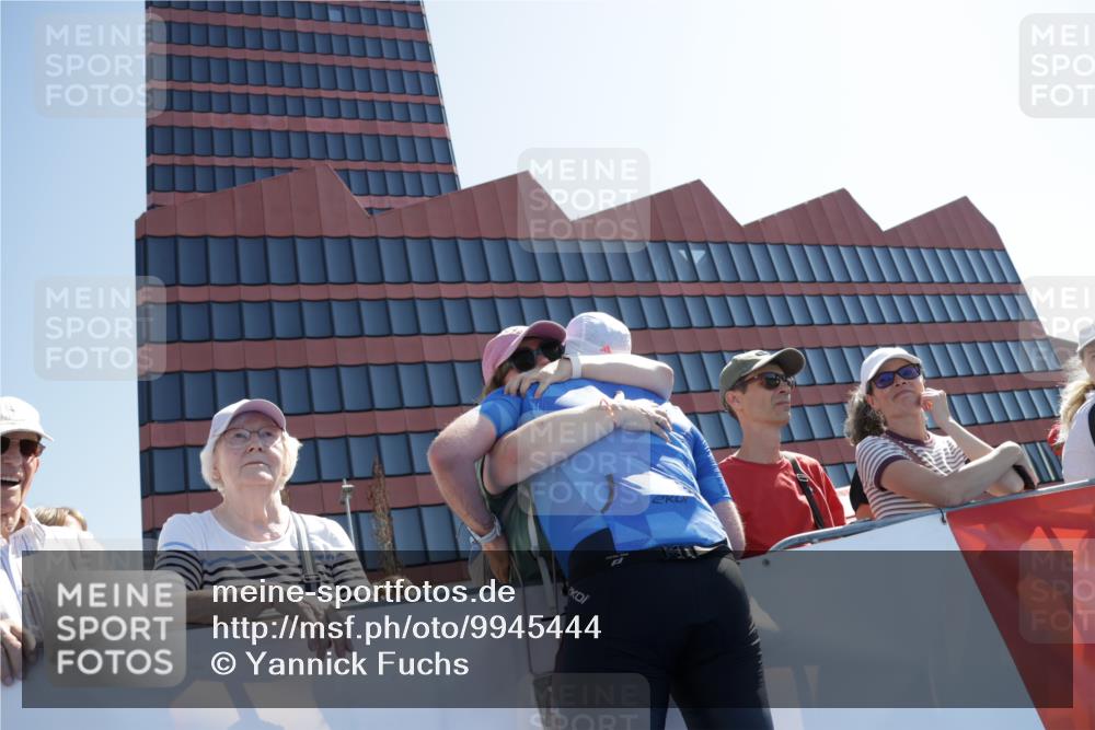 09.08.2026 - GEWOBA Citytriathlon Bremen Yannick Fuchs http://msf.ph/oto/9945444 09.08.2026 14:24:25 Ziel 807, 1015, 1015 meine-sportfotos.de