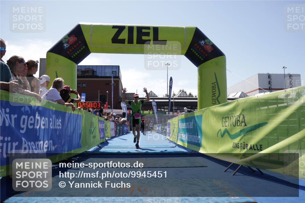 09.08.2026 - GEWOBA Citytriathlon Bremen Yannick Fuchs http://msf.ph/oto/9945451 09.08.2026 14:24:26 Ziel 807, 852, 1015, 1015 meine-sportfotos.de