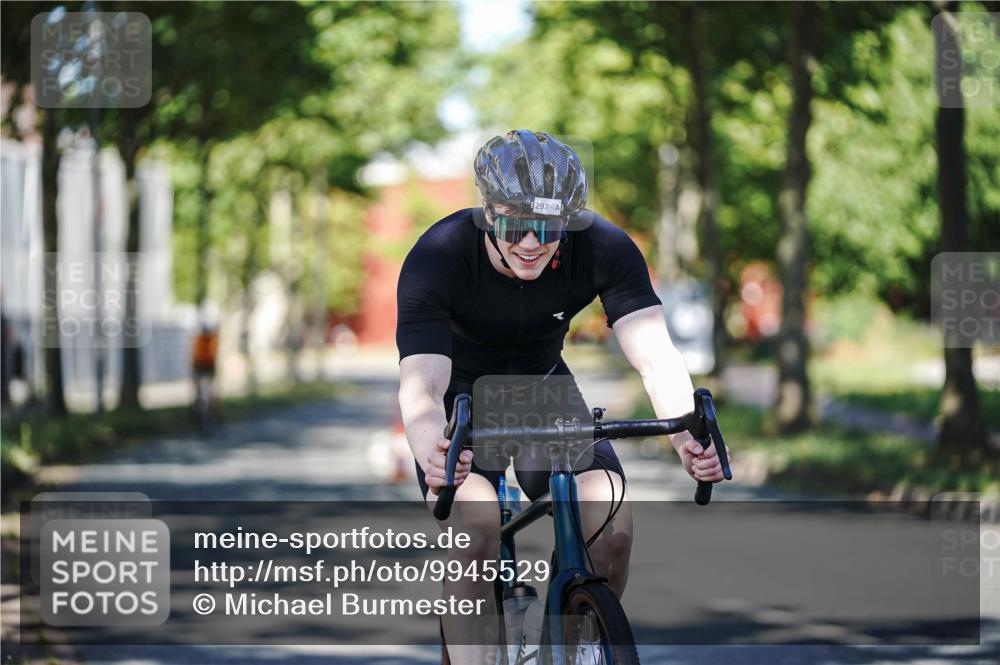 09.08.2026 - GEWOBA Citytriathlon Bremen Michael Burmester http://msf.ph/oto/9945529 09.08.2026 10:42:36 Radfahren 199, 297, 322, 422 meine-sportfotos.de