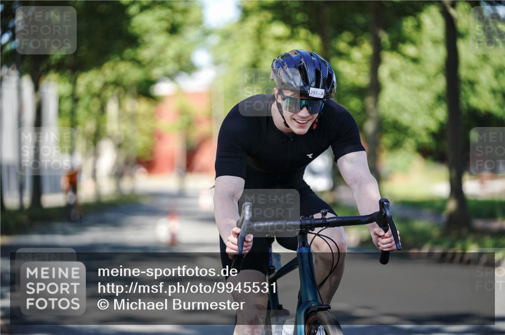 09.08.2026 - GEWOBA Citytriathlon Bremen Michael Burmester http://msf.ph/oto/9945531 09.08.2026 10:42:36 Radfahren 199, 297, 322, 422 meine-sportfotos.de