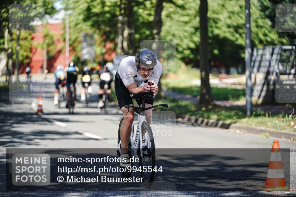 09.08.2026 - GEWOBA Citytriathlon Bremen Michael Burmester http://msf.ph/oto/9945544 09.08.2026 10:42:44 Radfahren 199, 297, 529 meine-sportfotos.de