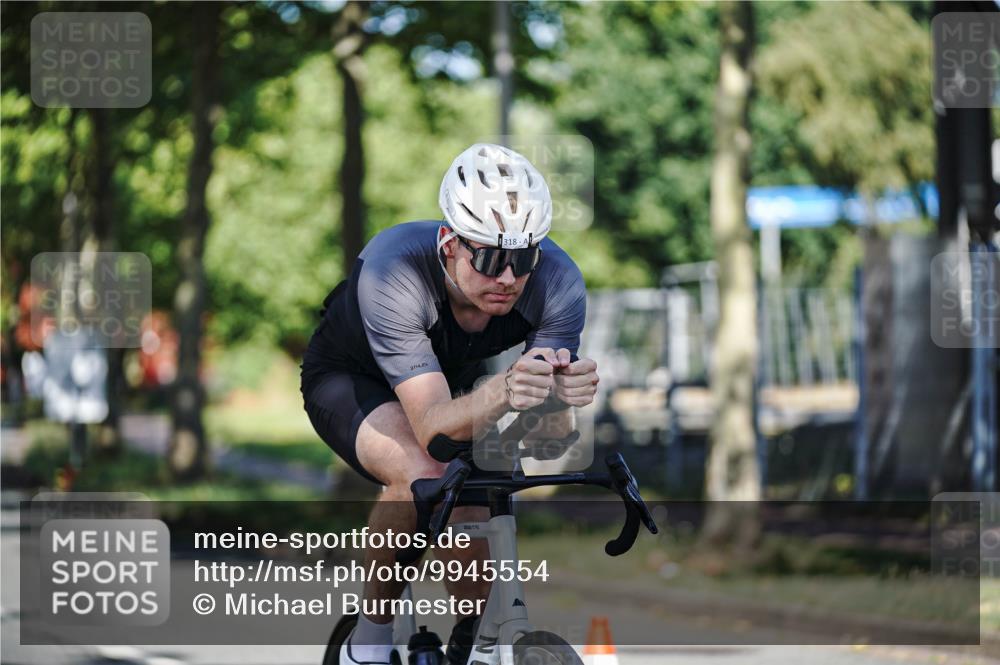 09.08.2026 - GEWOBA Citytriathlon Bremen Michael Burmester http://msf.ph/oto/9945554 09.08.2026 10:42:51 Radfahren 318, 323, 529 meine-sportfotos.de
