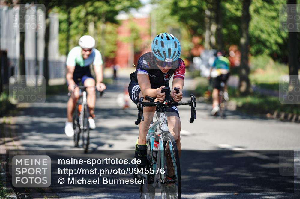 09.08.2026 - GEWOBA Citytriathlon Bremen Michael Burmester http://msf.ph/oto/9945576 09.08.2026 10:43:05 Radfahren 318, 323, 389, 393, 427 meine-sportfotos.de