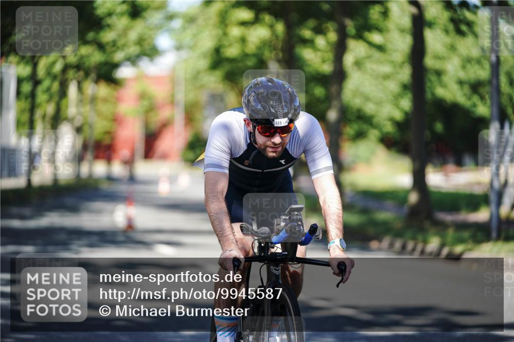 09.08.2026 - GEWOBA Citytriathlon Bremen Michael Burmester http://msf.ph/oto/9945587 09.08.2026 10:43:12 Radfahren 321, 389, 393, 427 meine-sportfotos.de