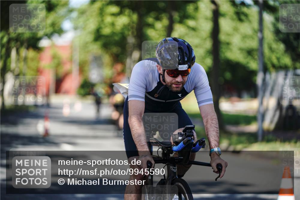 09.08.2026 - GEWOBA Citytriathlon Bremen Michael Burmester http://msf.ph/oto/9945590 09.08.2026 10:43:12 Radfahren 321, 389, 393, 427 meine-sportfotos.de