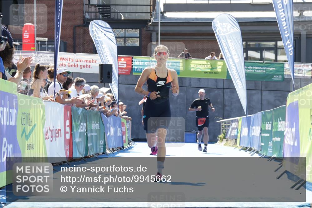09.08.2026 - GEWOBA Citytriathlon Bremen Yannick Fuchs http://msf.ph/oto/9945662 09.08.2026 14:27:23 Ziel 864, 956 meine-sportfotos.de