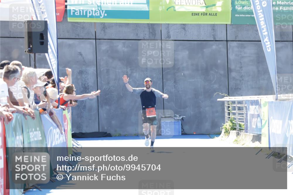 09.08.2026 - GEWOBA Citytriathlon Bremen Yannick Fuchs http://msf.ph/oto/9945704 09.08.2026 14:27:52 Ziel  meine-sportfotos.de