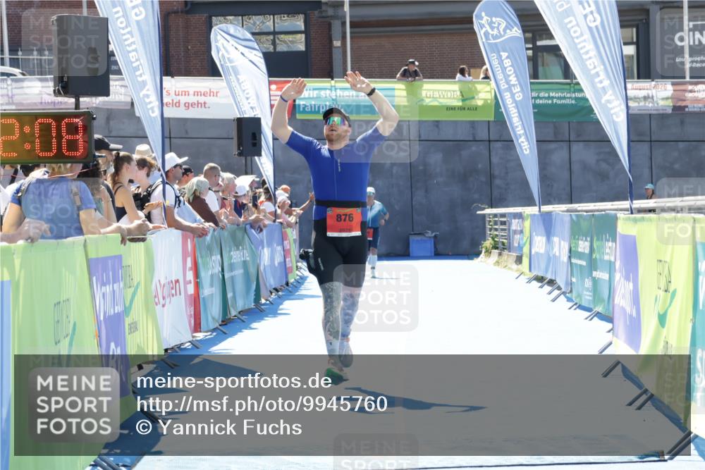 09.08.2026 - GEWOBA Citytriathlon Bremen Yannick Fuchs http://msf.ph/oto/9945760 09.08.2026 14:28:31 Ziel 876 meine-sportfotos.de