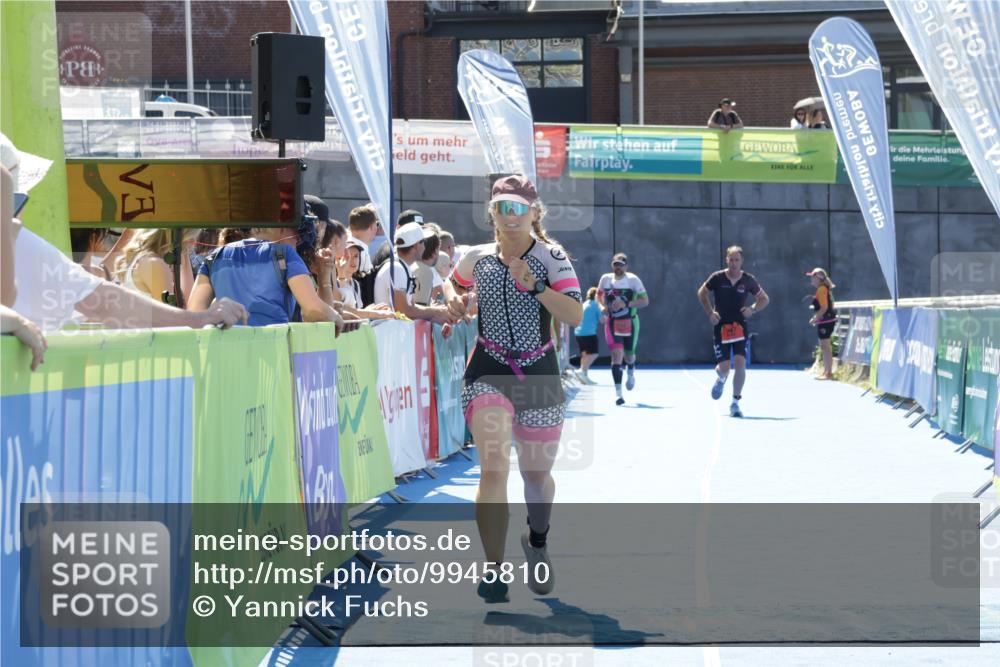 09.08.2026 - GEWOBA Citytriathlon Bremen Yannick Fuchs http://msf.ph/oto/9945810 09.08.2026 14:29:21 Ziel 953 meine-sportfotos.de