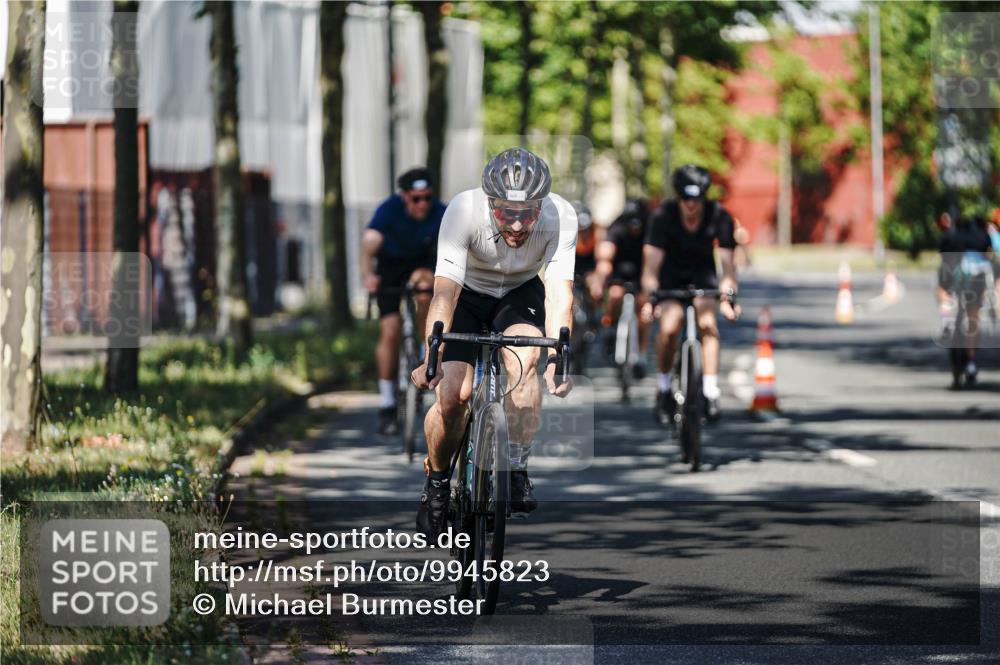 09.08.2026 - GEWOBA Citytriathlon Bremen Michael Burmester http://msf.ph/oto/9945823 09.08.2026 10:46:17 Radfahren 325, 328, 332, 343, 364, 366, 379, 407, 408, 502 meine-sportfotos.de