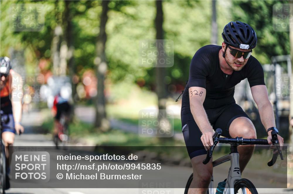 09.08.2026 - GEWOBA Citytriathlon Bremen Michael Burmester http://msf.ph/oto/9945835 09.08.2026 10:46:19 Radfahren 325, 328, 332, 343, 364, 366, 379, 408, 502 meine-sportfotos.de