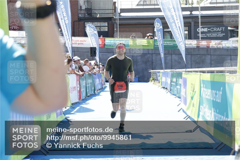 09.08.2026 - GEWOBA Citytriathlon Bremen Yannick Fuchs http://msf.ph/oto/9945861 09.08.2026 14:29:45 Ziel 598, 1010, 1010 meine-sportfotos.de