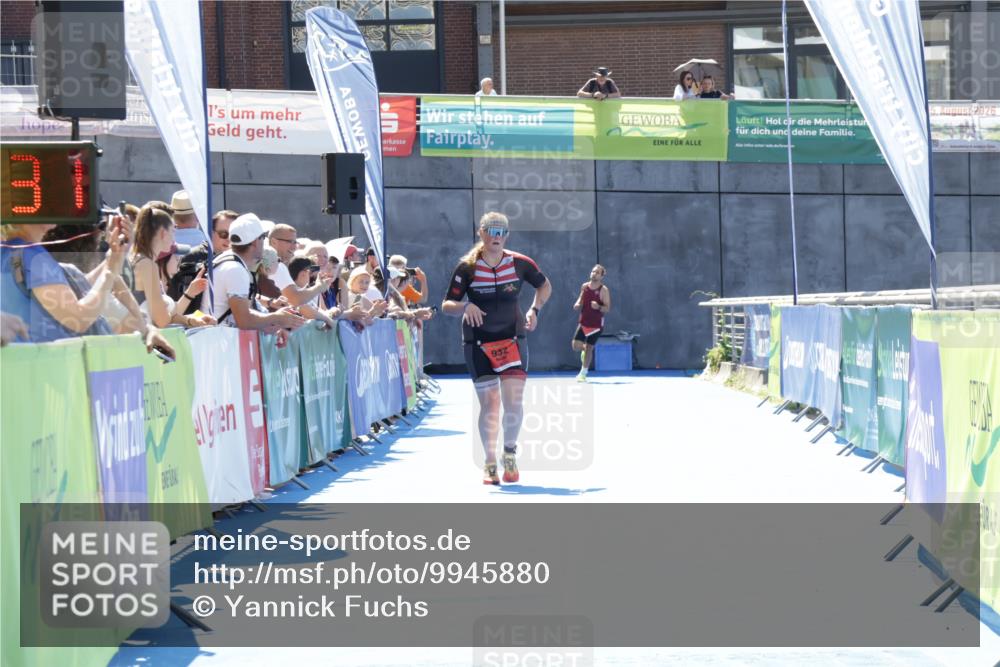 09.08.2026 - GEWOBA Citytriathlon Bremen Yannick Fuchs http://msf.ph/oto/9945880 09.08.2026 14:29:54 Ziel 932 meine-sportfotos.de
