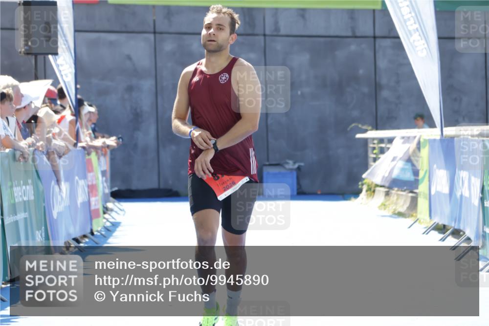 09.08.2026 - GEWOBA Citytriathlon Bremen Yannick Fuchs http://msf.ph/oto/9945890 09.08.2026 14:30:03 Ziel 877, 932 meine-sportfotos.de