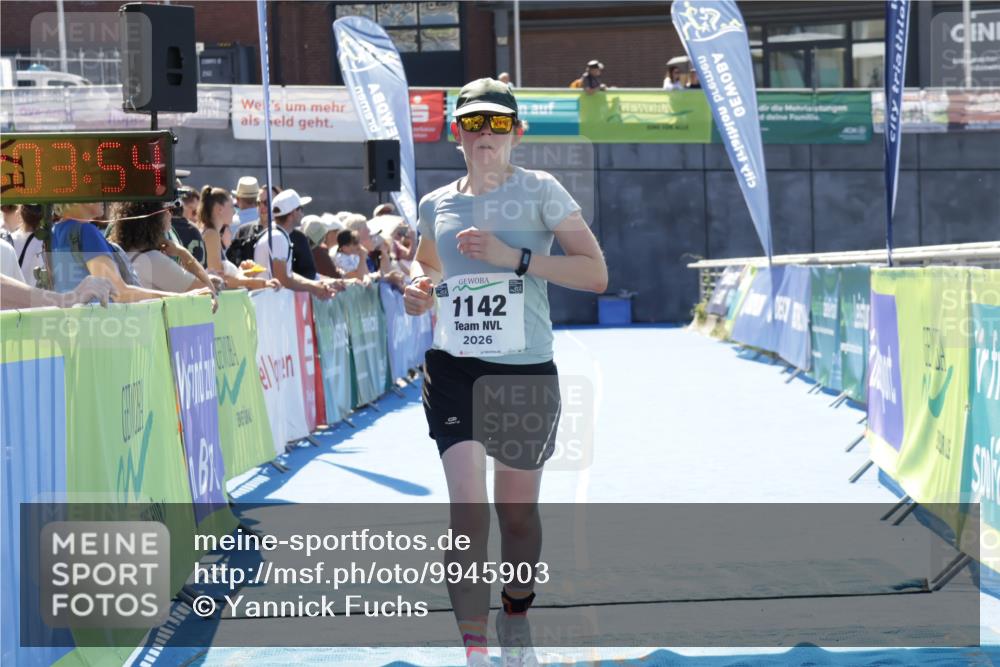 09.08.2026 - GEWOBA Citytriathlon Bremen Yannick Fuchs http://msf.ph/oto/9945903 09.08.2026 14:30:17 Ziel 1142 meine-sportfotos.de