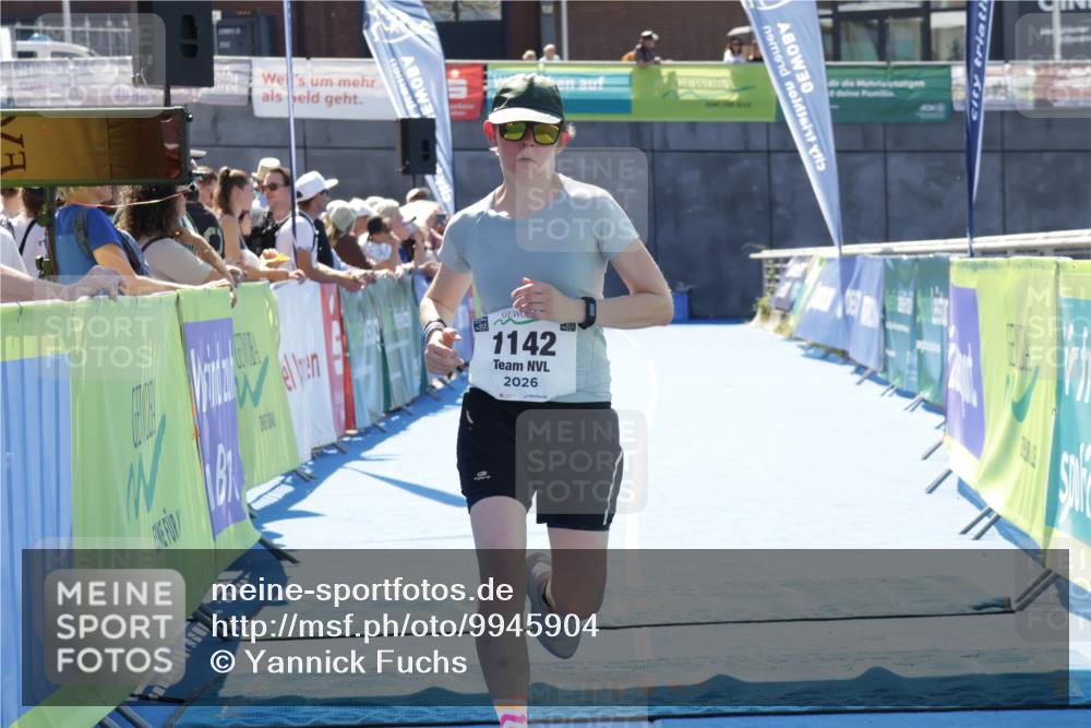 09.08.2026 - GEWOBA Citytriathlon Bremen Yannick Fuchs http://msf.ph/oto/9945904 09.08.2026 14:30:17 Ziel 1142 meine-sportfotos.de
