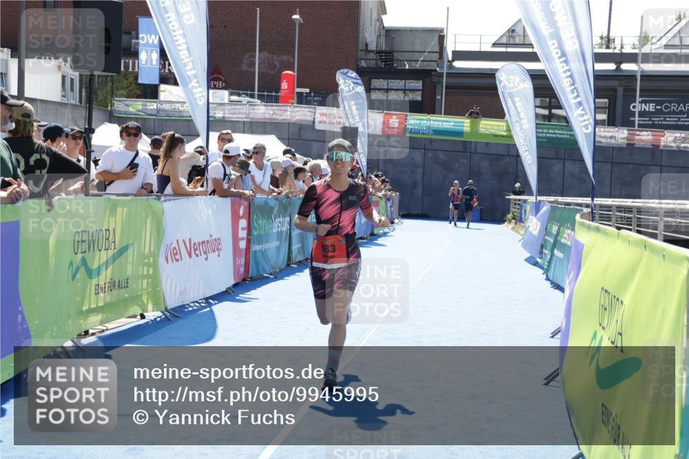 09.08.2026 - GEWOBA Citytriathlon Bremen Yannick Fuchs http://msf.ph/oto/9945995 09.08.2026 14:32:13 Ziel 933 meine-sportfotos.de