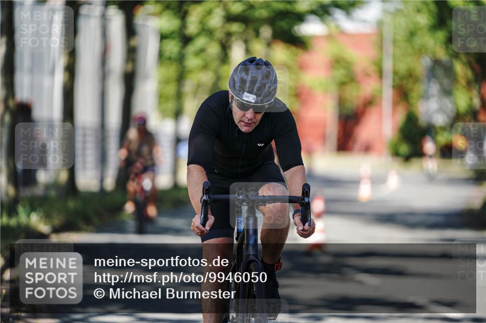 09.08.2026 - GEWOBA Citytriathlon Bremen Michael Burmester http://msf.ph/oto/9946050 09.08.2026 10:49:06 Radfahren 294, 388 meine-sportfotos.de