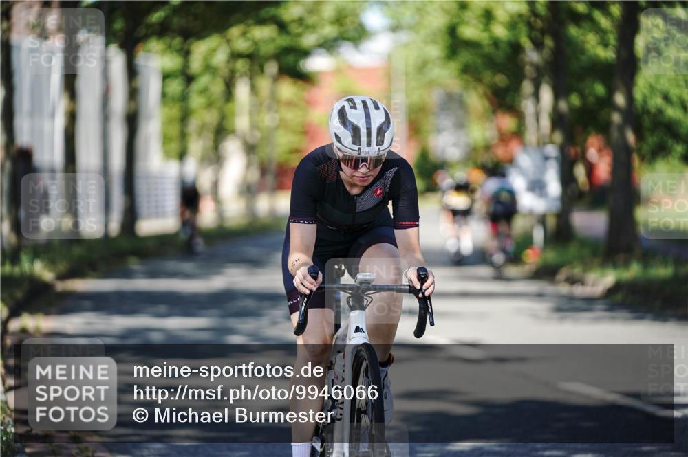 09.08.2026 - GEWOBA Citytriathlon Bremen Michael Burmester http://msf.ph/oto/9946066 09.08.2026 10:49:22 Radfahren 294, 320, 413, 430, 454, 497 meine-sportfotos.de